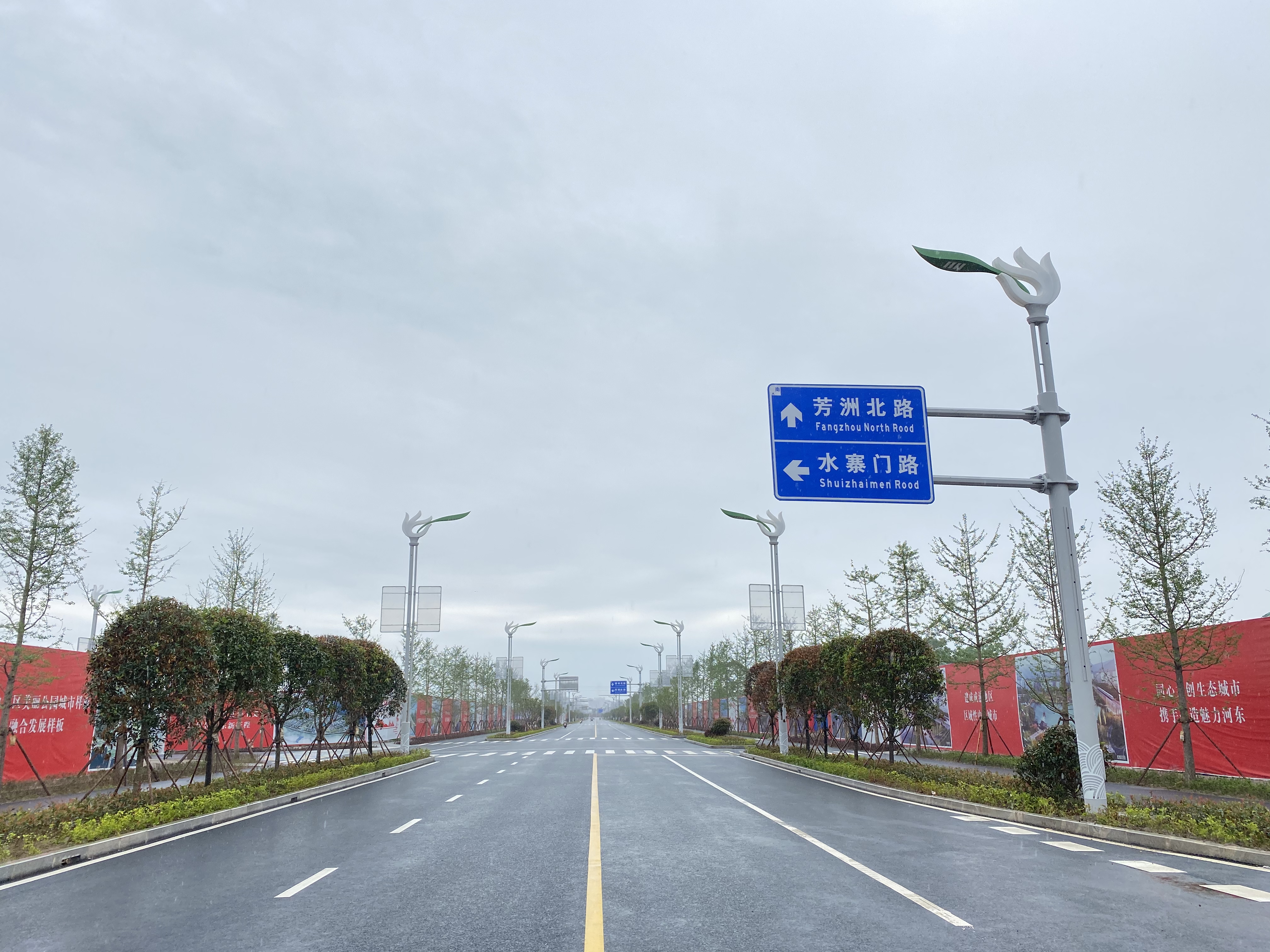 智慧路燈標(biāo)準(zhǔn)答案——遂寧首條多桿合一智慧景觀(guān)路燈示范段！